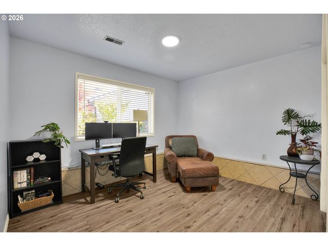 6331 Se CAVALIER Way, Milwaukie, OR 97267