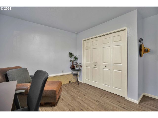 6331 Se CAVALIER Way, Milwaukie, OR 97267