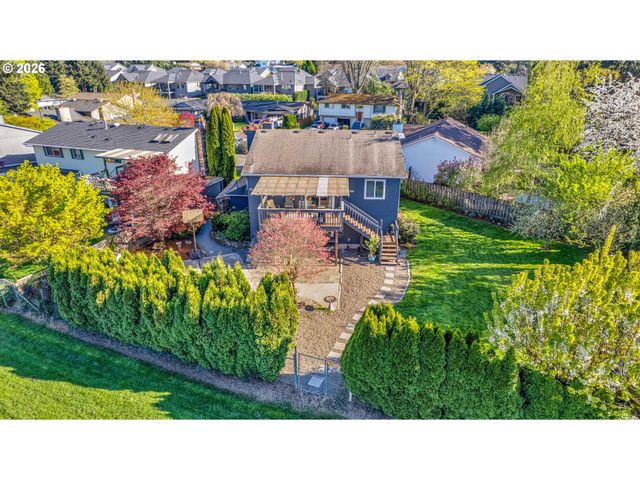 6331 Se CAVALIER Way, Milwaukie, OR 97267