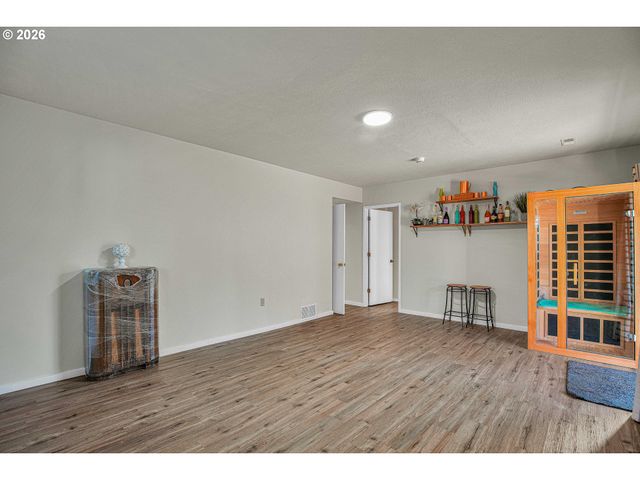 6331 Se CAVALIER Way, Milwaukie, OR 97267