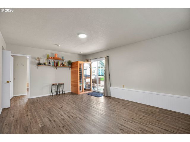 6331 Se CAVALIER Way, Milwaukie, OR 97267