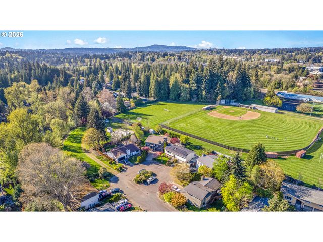 6331 Se CAVALIER Way, Milwaukie, OR 97267