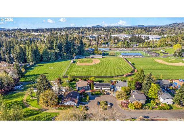 6331 Se CAVALIER Way, Milwaukie, OR 97267