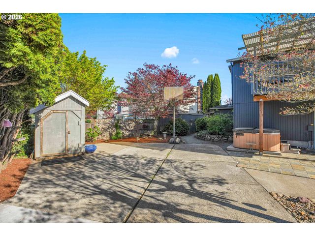 6331 Se CAVALIER Way, Milwaukie, OR 97267