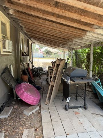 232 SW 2nd St, Premont, TX 78375