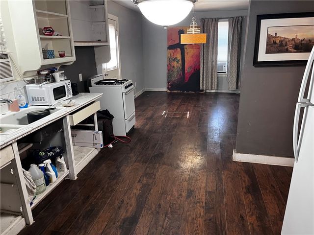 232 SW 2nd St, Premont, TX 78375