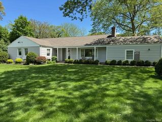 6 Lloyd Haven Drive, Lloyd Harbor, NY 11743