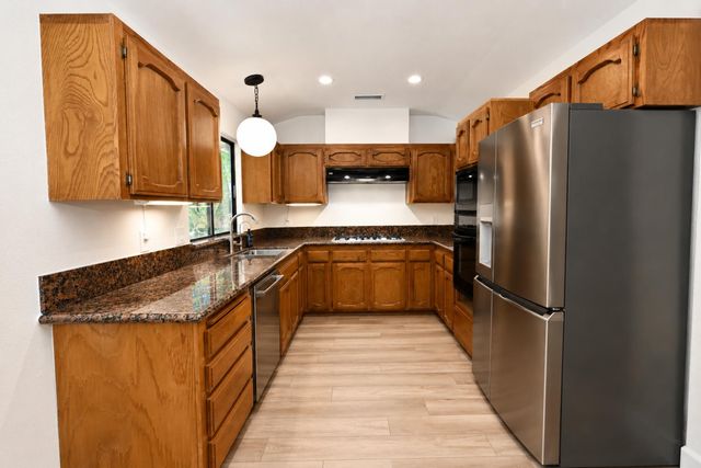 605 W Polson Avenue, Fresno, CA 93612