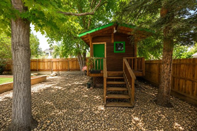 605 W Polson Avenue, Fresno, CA 93612