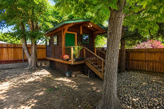 605 W Polson Avenue, Fresno, CA 93612