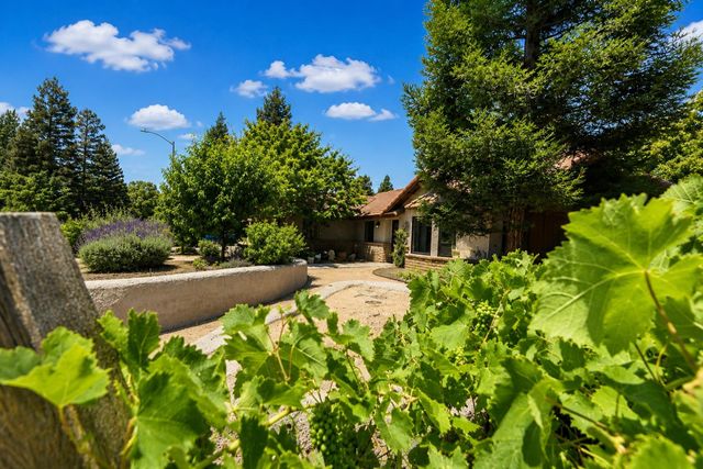 605 W Polson Avenue, Fresno, CA 93612