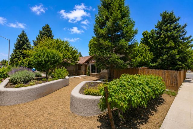 605 W Polson Avenue, Fresno, CA 93612
