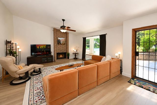605 W Polson Avenue, Fresno, CA 93612