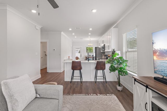 8 Alexander Way, Freeport, FL 32439