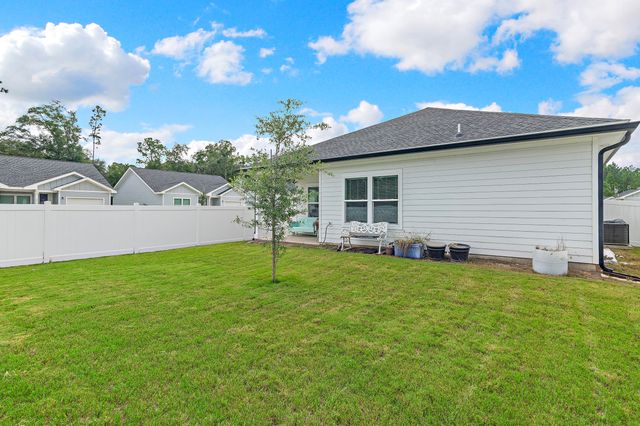 8 Alexander Way, Freeport, FL 32439