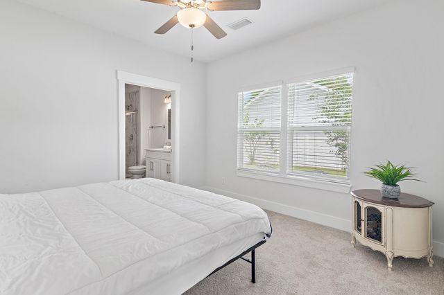 8 Alexander Way, Freeport, FL 32439