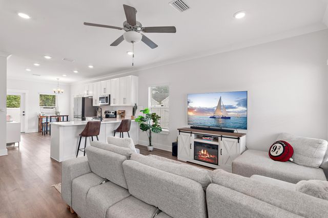 8 Alexander Way, Freeport, FL 32439