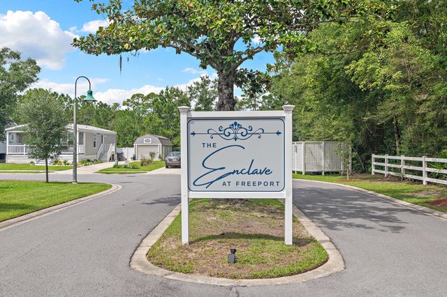 8 Alexander Way, Freeport, FL 32439