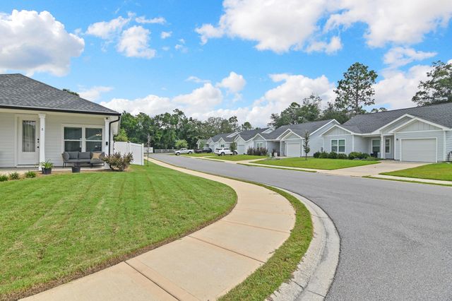 8 Alexander Way, Freeport, FL 32439