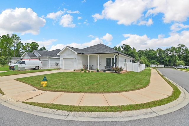 8 Alexander Way, Freeport, FL 32439