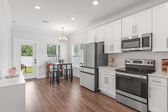 8 Alexander Way, Freeport, FL 32439