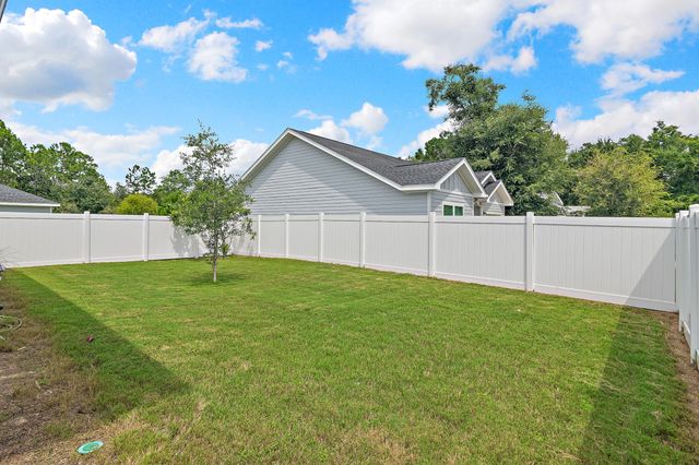 8 Alexander Way, Freeport, FL 32439