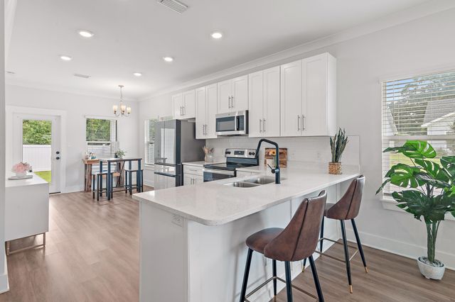 8 Alexander Way, Freeport, FL 32439