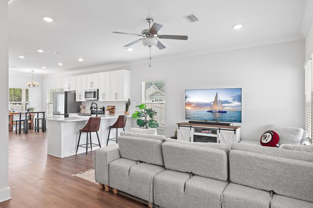 8 Alexander Way, Freeport, FL 32439