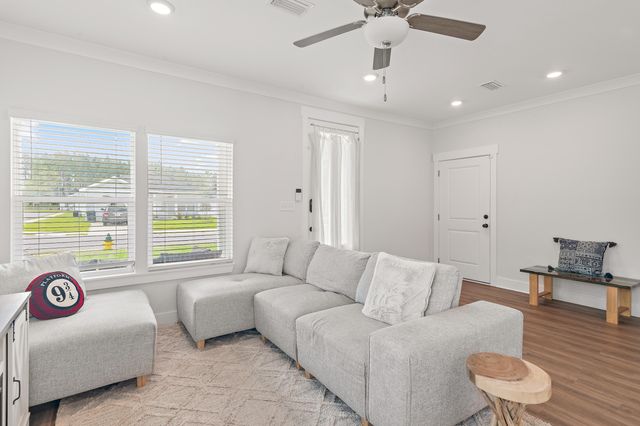 8 Alexander Way, Freeport, FL 32439