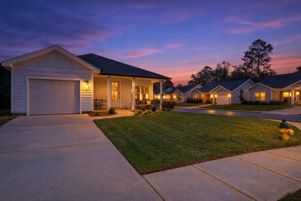 8 Alexander Way, Freeport, FL 32439