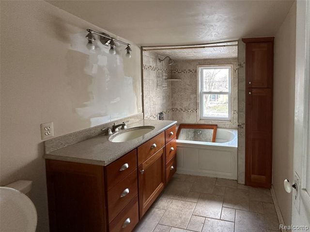 22629 Power Road, Farmington, MI 48336