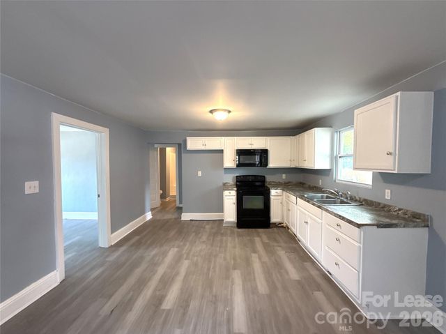 207 Bradford Drive, Charlotte, NC 28208