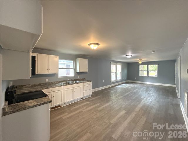 207 Bradford Drive, Charlotte, NC 28208