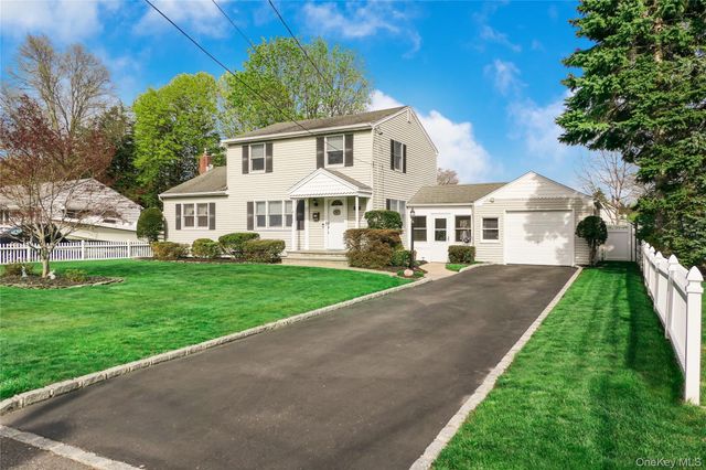 17 Myrtle Lane, East Patchogue, NY 11772