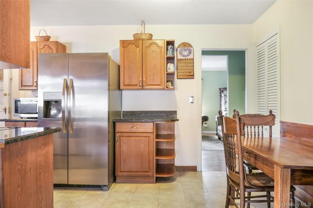 17 Myrtle Lane, East Patchogue, NY 11772