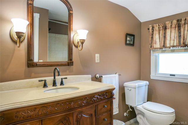 17 Myrtle Lane, East Patchogue, NY 11772