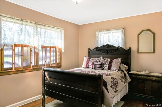 17 Myrtle Lane, East Patchogue, NY 11772