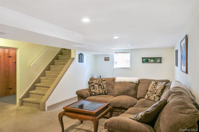 17 Myrtle Lane, East Patchogue, NY 11772