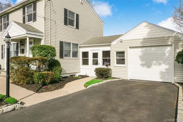 17 Myrtle Lane, East Patchogue, NY 11772