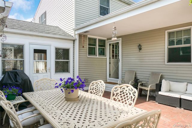 17 Myrtle Lane, East Patchogue, NY 11772