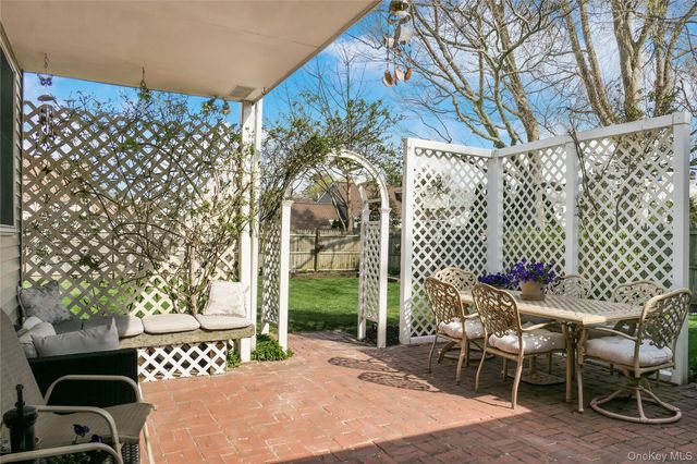 17 Myrtle Lane, East Patchogue, NY 11772