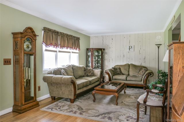 17 Myrtle Lane, East Patchogue, NY 11772