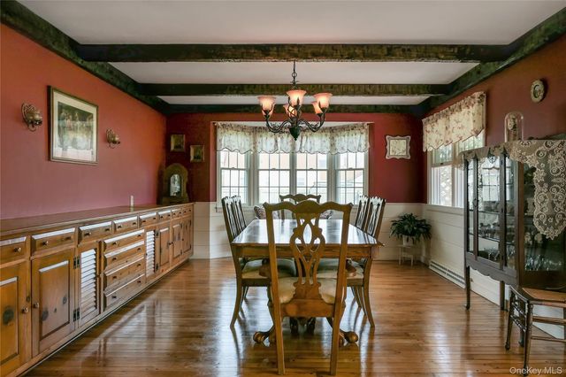 17 Myrtle Lane, East Patchogue, NY 11772