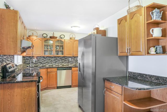 17 Myrtle Lane, East Patchogue, NY 11772