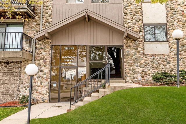 12000 W Bluemound ROAD #206, Wauwatosa, WI 53226