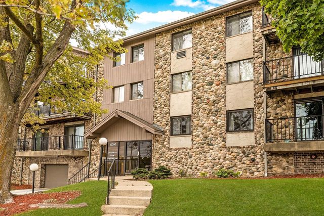 12000 W Bluemound ROAD #206, Wauwatosa, WI 53226