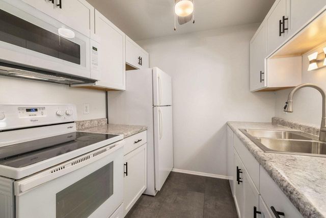 12000 W Bluemound ROAD #206, Wauwatosa, WI 53226