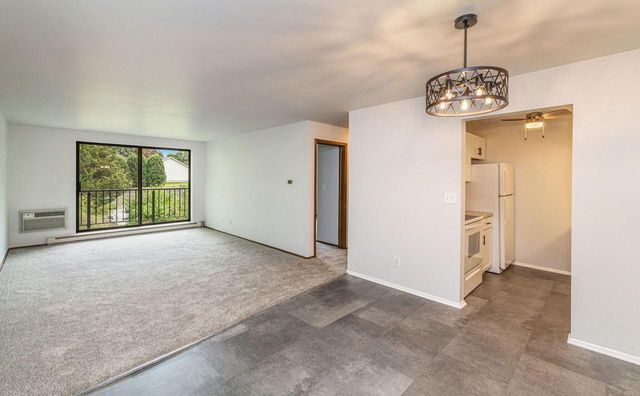 12000 W Bluemound ROAD #206, Wauwatosa, WI 53226