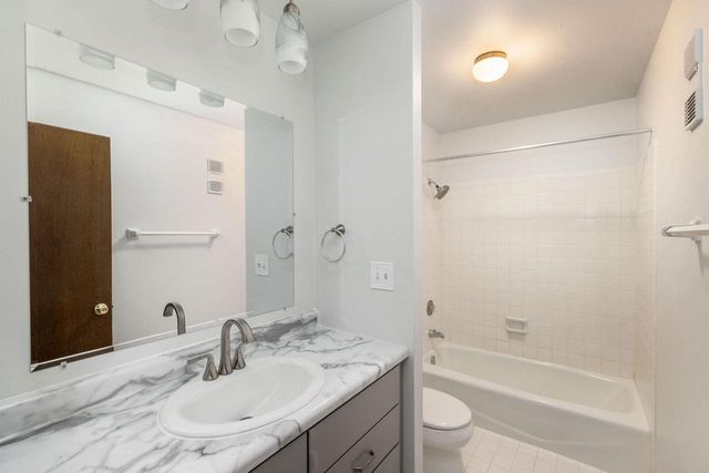 12000 W Bluemound ROAD #206, Wauwatosa, WI 53226