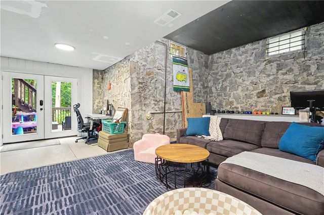 2790 Ridgemore Road NW, Atlanta, GA 30318